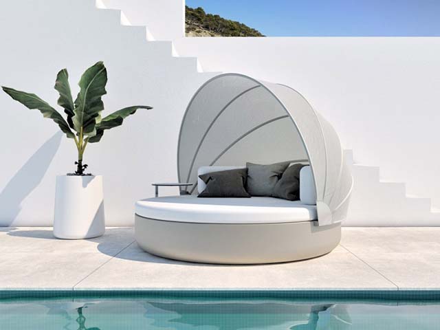 Outdoor Daybed. 